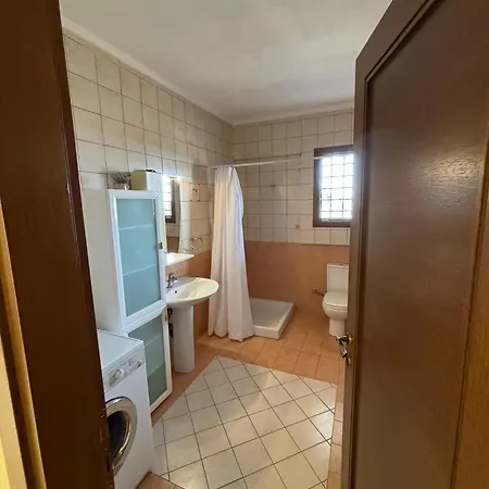 Lux - One Bedroom , Living , Kitchen , Bathroom - For 1 To 7 People, Also For Parties & Gatherings Up To 25 People, Only 15 Minutes From Thessaloniki Center And 8' Minutes From Thessaloniki Airport Apartment *