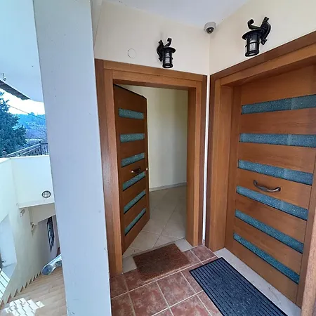 Apartment Lux - One Bedroom , Living , Kitchen , Bathroom - For 1 To 7 People, Also For Parties & Gatherings Up To 25 People, Only 15 Minutes From Thessaloniki Center And 8' Minutes From Thessaloniki Airport
