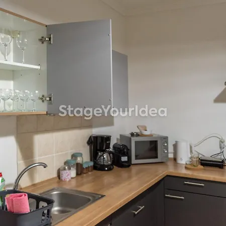 Lux - One Bedroom , Living , Kitchen , Bathroom - For 1 To 7 People, Also For Parties & Gatherings Up To 25 People, Only 15 Minutes From Thessaloniki Center And 8' Minutes From Thessaloniki Airport Neon Rysion