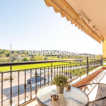 Apartment Lux - One Bedroom , Living , Kitchen , Bathroom - For 1 To 7 People, Also For Parties & Gatherings Up To 25 People, Only 15 Minutes From Thessaloniki Center And 8' Minutes From Thessaloniki Airport