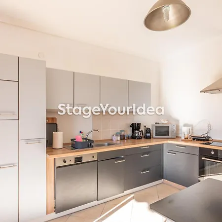 Lux - One Bedroom , Living , Kitchen , Bathroom - For 1 To 7 People, Also For Parties & Gatherings Up To 25 People, Only 15 Minutes From Thessaloniki Center And 8' Minutes From Thessaloniki Airport