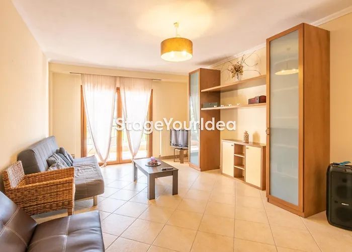 Lux - One Bedroom , Living , Kitchen , Bathroom - For 1 To 7 People, Also For Parties & Gatherings Up To 25 People, Only 15 Minutes From Thessaloniki Center And 8' Minutes From Thessaloniki Airport 公寓 *