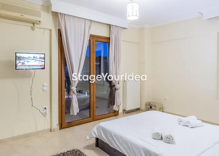 公寓 Lux - One Bedroom , Living , Kitchen , Bathroom - For 1 To 7 People, Also For Parties & Gatherings Up To 25 People, Only 15 Minutes From Thessaloniki Center And 8' Minutes From Thessaloniki Airport Neon Rysion