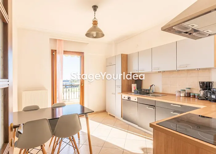 公寓 Lux - One Bedroom , Living , Kitchen , Bathroom - For 1 To 7 People, Also For Parties & Gatherings Up To 25 People, Only 15 Minutes From Thessaloniki Center And 8' Minutes From Thessaloniki Airport Neon Rysion
