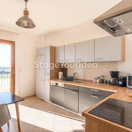 Lux - One Bedroom , Living , Kitchen , Bathroom - For 1 To 7 People, Also For Parties & Gatherings Up To 25 People, Only 15 Minutes From Thessaloniki Center And 8' Minutes From Thessaloniki Airport Neon Rysion