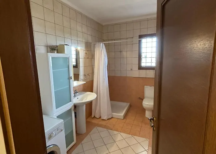 Lux - One Bedroom , Living , Kitchen , Bathroom - For 1 To 7 People, Also For Parties & Gatherings Up To 25 People, Only 15 Minutes From Thessaloniki Center And 8' Minutes From Thessaloniki Airport Apartamento *