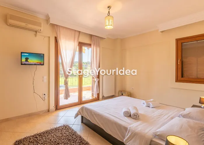 Apartamento Lux - One Bedroom , Living , Kitchen , Bathroom - For 1 To 7 People, Also For Parties & Gatherings Up To 25 People, Only 15 Minutes From Thessaloniki Center And 8' Minutes From Thessaloniki Airport *