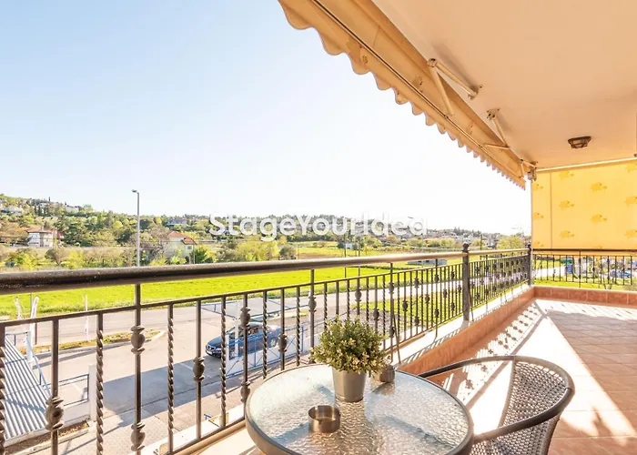 Apartamento Lux - One Bedroom , Living , Kitchen , Bathroom - For 1 To 7 People, Also For Parties & Gatherings Up To 25 People, Only 15 Minutes From Thessaloniki Center And 8' Minutes From Thessaloniki Airport