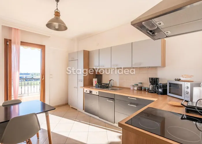 Lux - One Bedroom , Living , Kitchen , Bathroom - For 1 To 7 People, Also For Parties & Gatherings Up To 25 People, Only 15 Minutes From Thessaloniki Center And 8' Minutes From Thessaloniki Airport Neon Rysion
