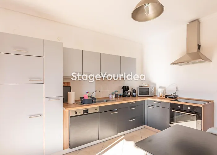 Lux - One Bedroom , Living , Kitchen , Bathroom - For 1 To 7 People, Also For Parties & Gatherings Up To 25 People, Only 15 Minutes From Thessaloniki Center And 8' Minutes From Thessaloniki Airport
