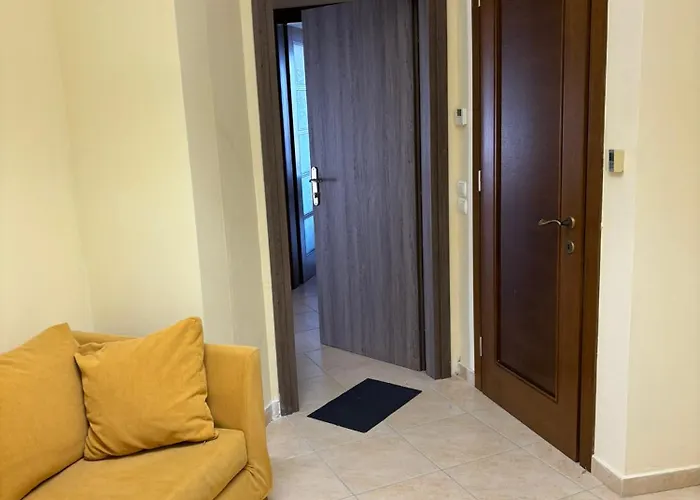 Lux - One Bedroom , Living , Kitchen , Bathroom - For 1 To 7 People, Also For Parties & Gatherings Up To 25 People, Only 15 Minutes From Thessaloniki Center And 8' Minutes From Thessaloniki Airport Daire Neon Rysion