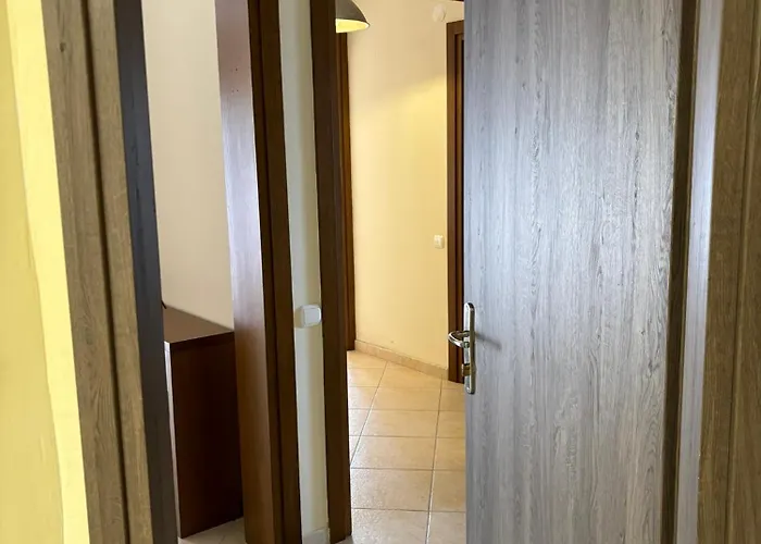 Lux - One Bedroom , Living , Kitchen , Bathroom - For 1 To 7 People, Also For Parties & Gatherings Up To 25 People, Only 15 Minutes From Thessaloniki Center And 8' Minutes From Thessaloniki Airport *