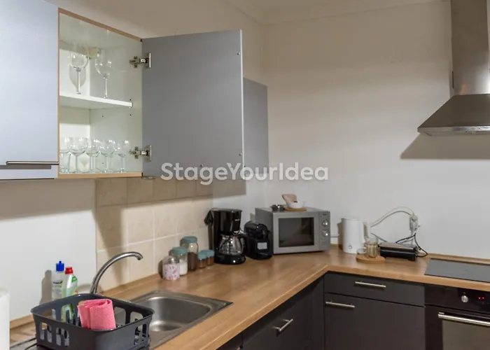 Lux - One Bedroom , Living , Kitchen , Bathroom - For 1 To 7 People, Also For Parties & Gatherings Up To 25 People, Only 15 Minutes From Thessaloniki Center And 8' Minutes From Thessaloniki Airport Neon Rysion